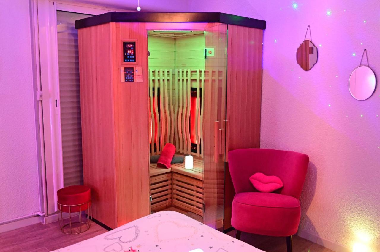 Luxe Sauna Privatif Et Grand Bain Jacuzzi A Deux A Biscarosse Plage Pour Nuit Romantique Avec Decoration Led Et Bougies بيسكاروس المظهر الخارجي الصورة