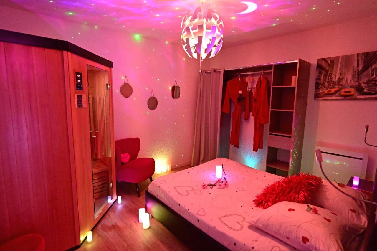 Luxe Sauna Privatif Et Grand Bain Jacuzzi A Deux A Biscarosse Plage Pour Nuit Romantique Avec Decoration Led Et Bougies بيسكاروس المظهر الخارجي الصورة